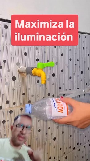 67 reactions | Solamente llena una botella de agua y ponla sobre la linterna de tu teléfono celular de esta manera amplifica la luz muchas veces más.‼️ #wow #ecuador #soyjose #omg #fyp #viral #tips #vidapractica #viralreels #diy #lifehacks #trucocasero #paratiiiiiiiiiiiiiiiiiiiiiiiiiiiiiii | José Recomienda | Facebook