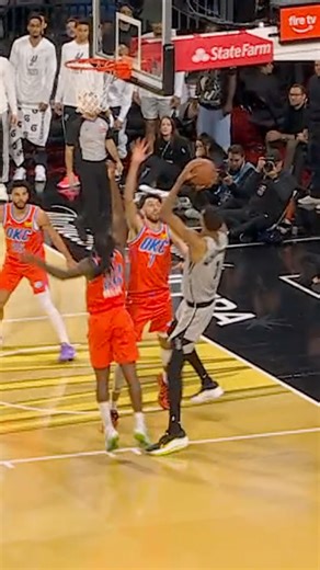 alien doing alien things 👽 #nba #spurs #wemby #victorwembanyama 📺 NBA on Spurs