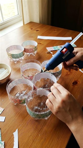 Organize your desk for $0 ✍️ DIY Recycled pencil holders.