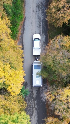 CRAWLER Caravans on Instagram: "Crawler lines meet a retro experience. ALP 560 Ein retro Erlebnis mit den charakteristischen Crawler-Linien. ALP 560 #Crawlerile #ALP560 #Caravan"