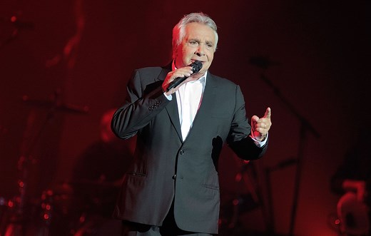 « Il aurait eu 79 ans » : Michel Sardou annoncé mort par erreur en direct à la télévision le jour de son anniversaire