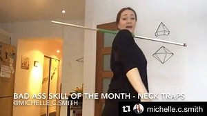 FREESTYLE STAFF TUTORIAL: NECK TRAPS! 😼💪🏻🗡✨ Link to full tutorial: https://youtu.be/CZA9R56p7_k 🔥WANT TO LEARN MORE?🔥 Classes start SOON! Beginner to Advanced classes available. 👉🏻👍🏻REGISTER NOW: michellecsmith.com/classes . . . #freestylestaff #staffspinning #contactstaff #tutorials #flowarts #martialarts #stunts #actor #putmichelleinstarwars #ninja #jedi #magic #repost #neckrolls #traps #nohands #bo #staff #xma #tutorial #beginner #intermediate #rolls #batontwirling #michellecsmith #