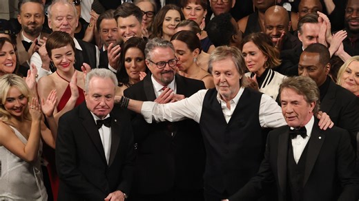 SNL books massive stars for final shows of season