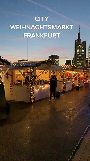 Weihnachtsmarkt Frankfurt: Skyline-Blick und festliche Genüsse