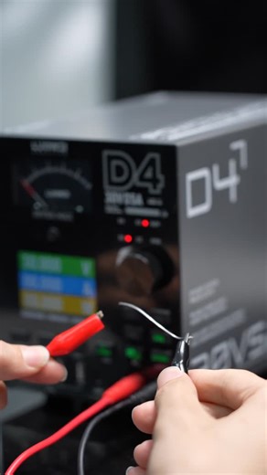 The new D4 power supplay from luowei THREE-IN-ONE DISPLAY APUNTADOR, DIGITAL Y FORMA DE ONDA EN TIEMPO REAL. PERMITE EL CAMBIO LIBRE DE DOS INTERFACES 4-CHANNEL STORAGE ONE-KEY RECALL OF FREQUENT VOLTAGE/CURRENT, HIGHLY EFFICIENT 150W FULL POWER OUTPUT 30V/5A SUPPORTS STABLE, CONTINUOUS USE OF LAPTOPS & HIGH-POWER DEVICES 6-LAYER CORE PROTECTION OCP/OCB (SINGLE/CONTINUOUS OVERCURRENT), SHORT CIRCUIT, OVERLOAD, TEMPERATURE CONTROL, OUTPUT LOCK 20W PD FAST CHARGE PORT STANDALONE FAST CHARGING PORT