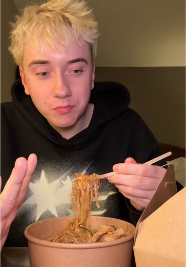 Delicious Pad Thai and Mango Sticky Rice Delivery in Toronto