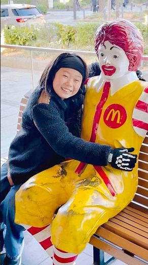 山下公園のマックにいるドナルドと記念撮影 #人気 #ユーチューバー #小学5年はるの ‪@haruno-Pero-Ku‬