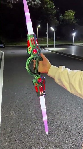 This Dual-Blade Light Sword Looks Straight Out of Sci-Fi