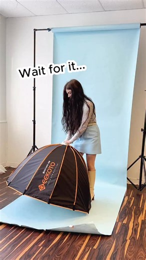 Comment LIGHT & I’ll DM you the link! 💡 These modifiers literally pop open & closed with 0 assembly 👉 No annoying poles 👉 No shoving a modifier into your car because you can’t be bothered to rebuild it later 👉 Folds completely flat which is perfect for transport & storage Their quality is on par with Godox and other popular (expensive asf) brands BUT without the middle-man markup, so the price point is actually accessible. #photographyeducator #studiolighting #geekoto #photographypodcast | J