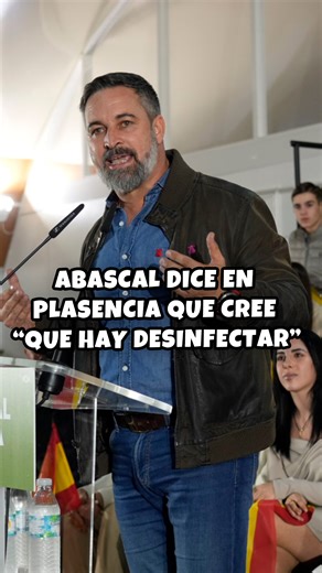 El HuffPost on Instagram: "Este lunes, el líder de Vox, Santiago Abascal, realizó un mitin en Plasencia, concretamente en el palacio de Congresos (lugar en el que se rindió homenaje al cantante y guitarrista español Robe hace apenas unos días), donde pronunció unas palabras que han dado bastante que hablar. Y es que, el político comenzó su discurso afirmando que había que "desinfectar" o "echar agua bendita" en el mismo lugar donde horas antes miles de personas hacían cola para despedirse por úl
