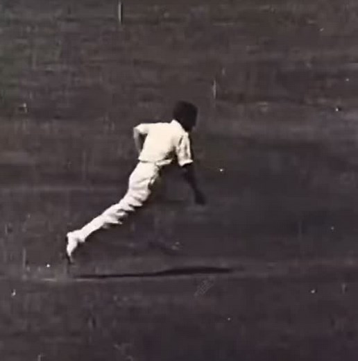 Nearly 100 years ago this FEARSOME FAST #bowler in Harold Larwood bowled the speed of light in those days, on uncovered #cricket pitches…and with #batsmen with no helmets… #bowling #cricketer #larwood #haroldlarwood #cricketfever #cricketlover #england | Cricket Mentor