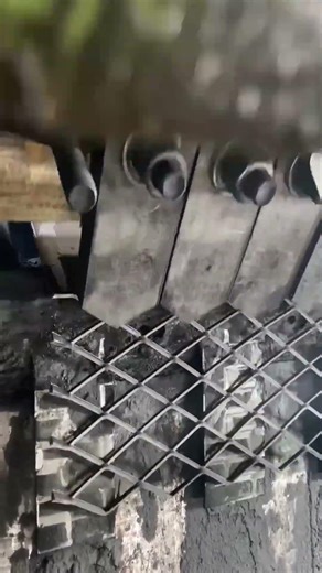 diamond mesh pressing process | high-pressuremetal forming #shorts