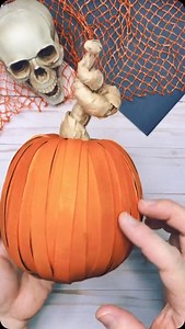 Easy DIY Cereal Box Fall Pumpkins Craft 🎃 Looking for a fun and easy fall craft? Turn ordinary cereal boxes into festive harvest, Halloween or Thanksgiving pumpkins! Simply cut the boxes into strips, then hot glue them around a toilet paper roll to create a cute pumpkin shape. Perfect for Halloween decorations or to add a cozy fall touch to your home. This eco-friendly project is great for kids and adults alike—get creative with paint, markers, or glitter to customize your pumpkin. Gather your 