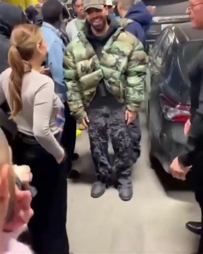Why is Drake moving like a GTA character?! 😂