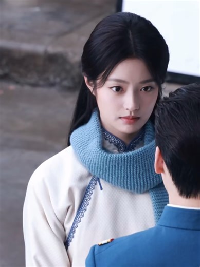 Ye Pingjun: A Glimpse into Soft Moments in Autumn