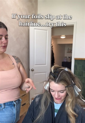 If your hairline foils always wanna slide… this is your sign to switch it up 🤍 This tiny adjustment makes SUCH a difference—especially on fine baby hairs. Save this for your next foil   comment your favorite foiling tip 👇🏼 @framar #foilingtips #haireducation #hairstylistadvice #houstonhair #houstonblondespecialist