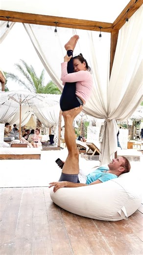 Hip balance #acrobalance #acrobatics