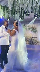 The kids😅😅 📹: @thekingemzy #weddingkiss #weddingmoments #weddingseason #weddings #ghanaweddings | Kele