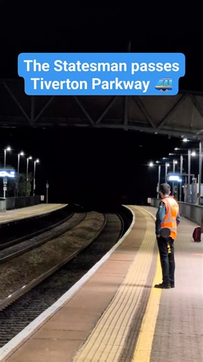🚅 THE STATESMAN PASSES TIVERTON PARKWAY 🚅 The Statesman passes Tiverton Parkway on its return to the West Midlands last night. The luxury train was around halfway through its 8.5-hour journey from Penzance back to Dorridge, Solihull. It was being hauled by a British Rail Class 47 diesel double-header – D1924 Crewe Diesel Depot and D1935 Roger Hosking. The Statesman is billed as "Britain's most celebrated train", with standard class tickets from £165, first class from £220 and Pullman dining fr