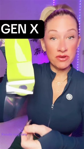 ✨ Snatched Neck in Minutes — No Filters Needed ✨ This hydrating neck mask is designed to help improve the look of loose neck skin, tech-neck lines, and crepey texture by deeply moisturizing and smoothing the delicate neck area. Perfect for women over 35, Gen X, and anyone noticing signs of aging skin, this mask gives your neck a refreshed, firmer-looking glow. Infused with skin-loving ingredients that support collagen appearance, this lifting neck wrap helps your skin look more plump, smooth, an