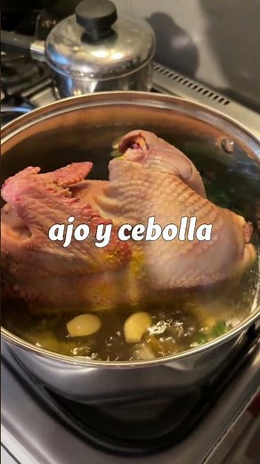 Así se arma una buena sopa de gallina 😌🔥 ¿Quién se apunta?