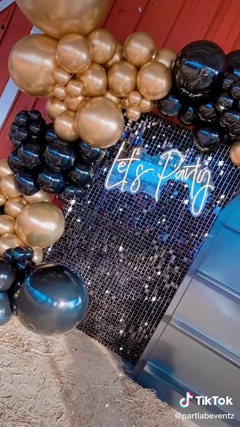 #fyp #foryou #foryoupage #big30 #dirtythirty #smallbusinesscheck #balloongarland #balloondecor #backdropdecoration #weddingtiktok #blackandgolddecor