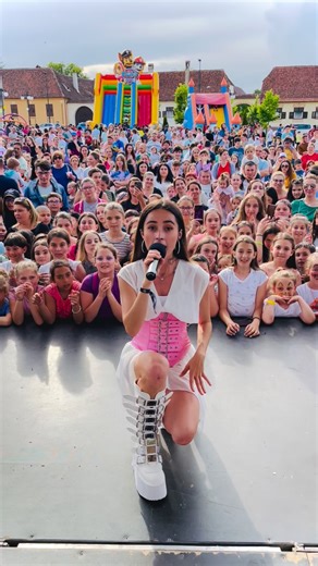 821K views · 7.2K reactions | I loooove to be on stage and between my singing moments to do these cute little trendy challenges with you all ❤️ It's so nice to see you all enjoying it! #ConcertAndraGogan | Andra Gogan | Facebook