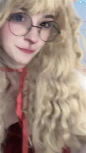 legmeat 🍗 on Instagram: "HAPPY HOLIDAYS!!! from miss holiday herself 🎁🎄! So many noelle posts i know ill stop after this hehehe im just so holly jolly pilled… #cosplay #noelleholiday #deltarune #deltarunecosplay #cosplayer"