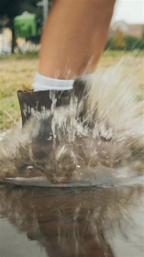 Cammina con stile ✨ Super comodi e senza lacci, i nuovi stivali Dr. Martens Zebzag ti aspettano da AW LAB! | AW LAB