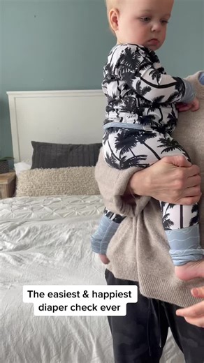 Happy and Easy Diaper Change for Parents