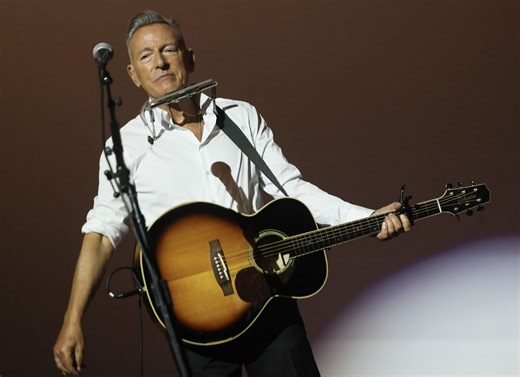 What did Bruce Springsteen say about the ICE killing of Renee Good? Music icon urges audience to defend rights and values