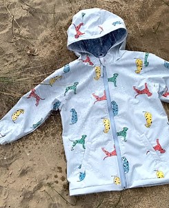 2.6K reactions · 313 shares | ️ Kids color changing rain jacket – MAGIC ⭐ | Holly & Beau | Facebook