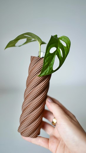 6.5K views · 125 reactions | POV: You’re a plant lover with a 3D printer 凉⚙️ ⚙️STL: Link in my bio  淋Filament: @aurapol3d Wood PLA Pine, Bamboo & Cork 蝹 #3dprinting #crafts #smallbusiness #homedecor #3dprinter #diy #design #plants #houseplants | Simiu | Facebook