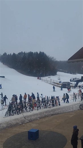 ❄️A perfect snowy Saturday at Tyrol Basin! ❄️ Season is ending soon so get some laps in today! | Tyrol Basin