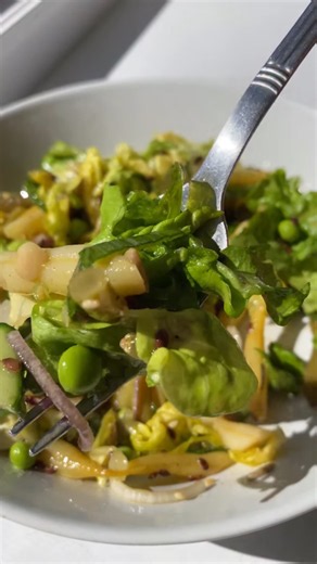 How to make a crunchy green bean and seed salad