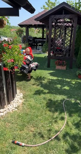 Videoclipuri postate de Maria Pașca Mic (@maria77psk) cu Ai o fusta creata creata - Costel Biju