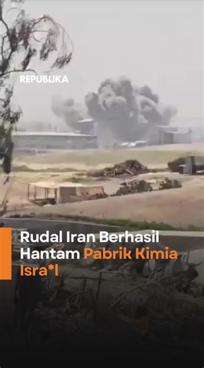 Serangan rudal balistik Iran dilaporkan menghantam kawasan industri kimia strategis Neot Hovav yang terletak di Gurun Negev, Israel Selatan pada Ahad 5 April 2026. Serangan ini menyasar salah satu pusat pengolahan bahan kimia terbesar di Israel dan dilaporkan jatuh tepat di area pabrik ADAMA. Dalam video yang beredar, hantaman rudal Iran memicu ledakan besar serta kobaran api yang sulit dikendalikan. Layanan darurat Magen David Adom mengonfirmasi telah mengevakuasi puluhan pekerja dari lokasi ke