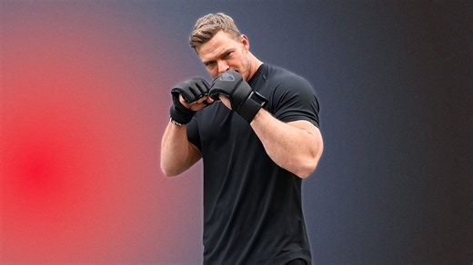 El entrenamiento y la dieta de Alan Ritchson para ponerse como una mole para Reacher