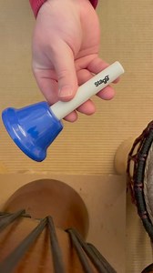 🎶 Discover the colors of music with our Stagg 8-note handbell set! 🌈 🔔 Each note, a new color: • C (red) • D (orange) • E (yellow) • F (green) • G (light blue) • A (dark blue) • B (violet) • C (white) With our color-coded bell set, there are no limits to playing and learning! Whether you’re a beginner or an experienced musician, unleash your creativity and compose melodies full of color. 👶 Certified EN71 for safe use from 3 years old, this set is perfect for curious little hands ready to exp