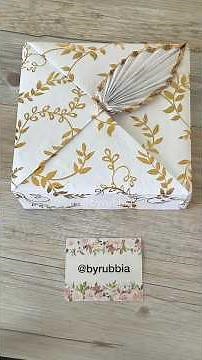 How to wrap a gift! The link to this gorgeous wrapping paper is in my bio #wrappinggifts #gifts #how