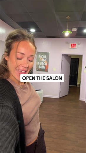 Happy national spray tan day!!!!! I love you allllll xoxoxoxo #spraytanartist #faketanroutine #salonlife #salonowner #phillysalon
