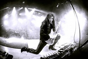 Learn Yngwie Malmsteen's legendarily fast rotational picking mechanic