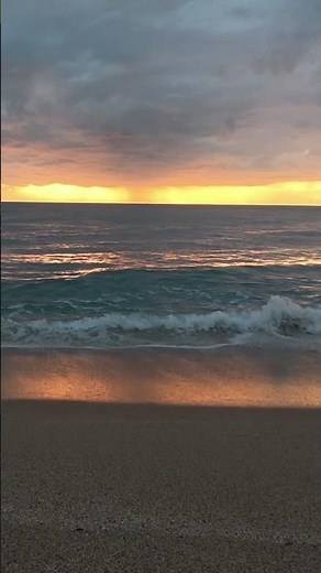 Evening Ocean Waves 🌊 Deep Calm