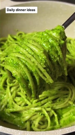 Homemade Spinach Pesto! 🥬 Quick & Easy Pasta #dailydinnerideas #pasta
