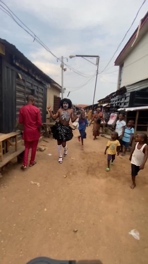 31K views · 1.3K reactions | Walking down the streets reaction black woman. On my way back home from church #reaction #peoplereaction #walk #trendingreelsvideo #fypシ゚viralシfypシ゚viralシalシ #viralvideoシ | Kay D Runner | Facebook