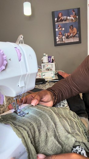 I learned how to sew in 2 hours #minisewingmachine #sewingmachine #sewingforbeginners #christmasgifts #tiktokshopholidayhauls