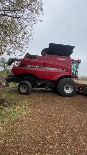 Case IH 580 Combine Harvester in Action