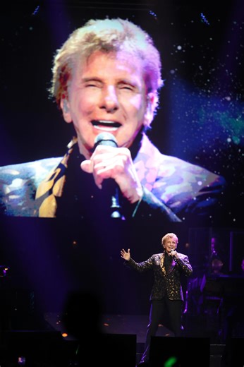 Barry Manilow postpones SW Florida shows after cancer diagnosis