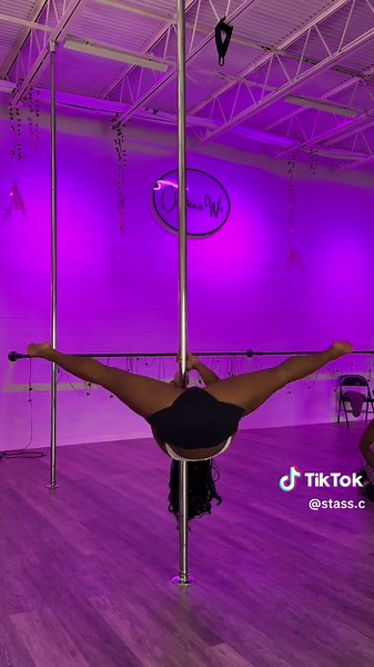 Cheers to the progress I made this week 🥂 I love how my shoulder mount is looking and I can’t wait to keep working on this titanic once my back feels better 🥹💖 #poletok #polerina #poledance #pole #fyp