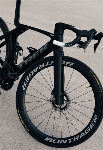 カーボングレーに変えたロードバイクの紹介